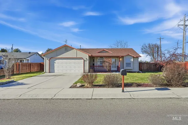 $339,000 | 807 South Bonneville Drive, Nampa, ID 83686