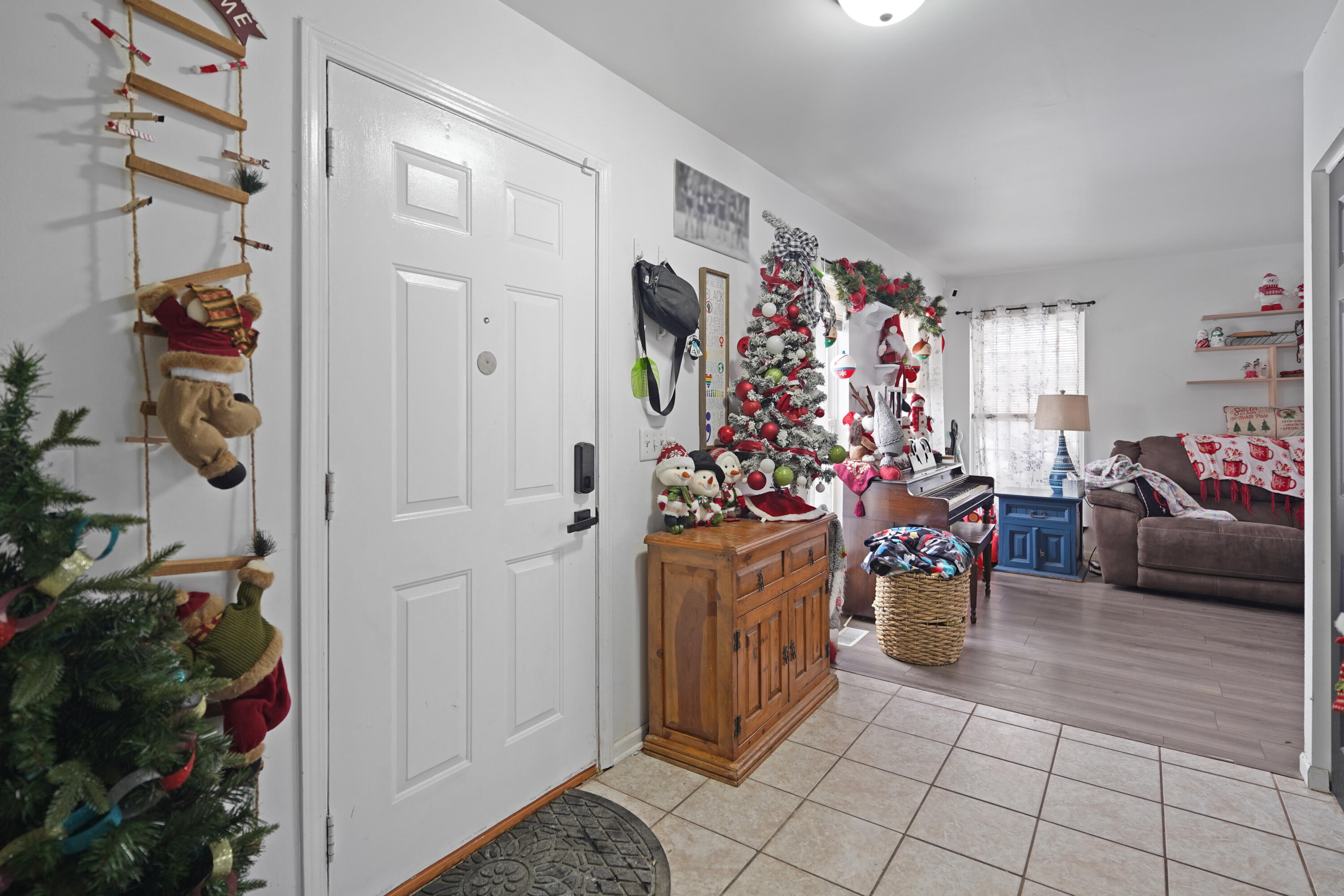 9327 69th Street Kenosha, WI 53142 - Photo 5 of 36 DSC01832