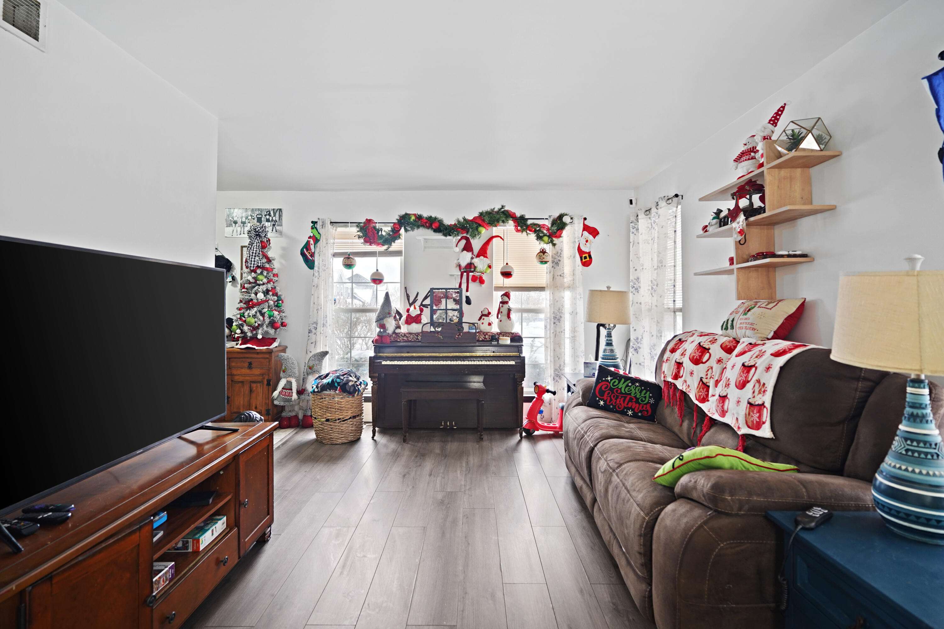 9327 69th Street Kenosha, WI 53142 - Photo 6 of 36 DSC01752