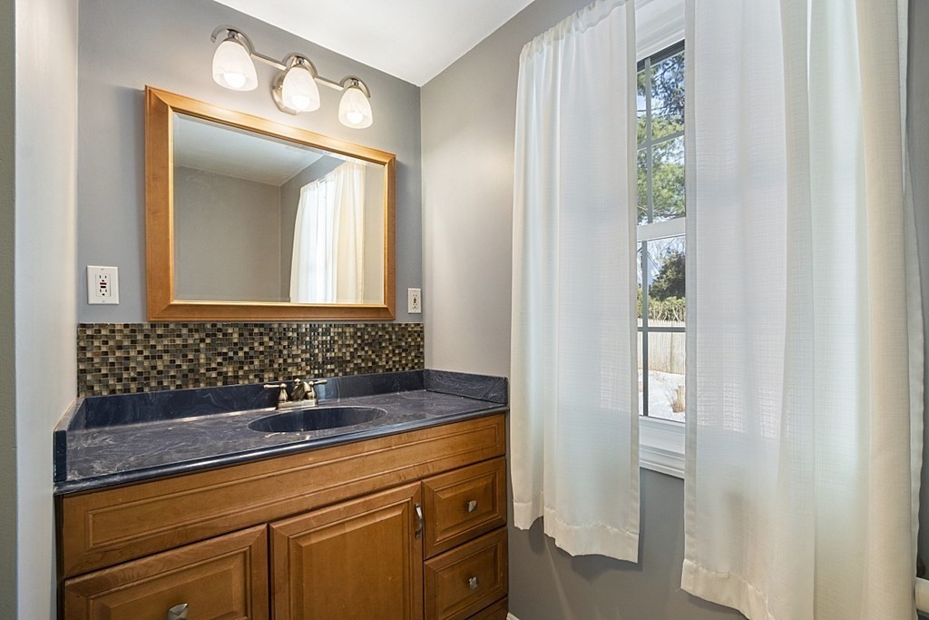15 Davis Road Methuen, MA 01844 - Photo 21 of 23 Gallery Image 21