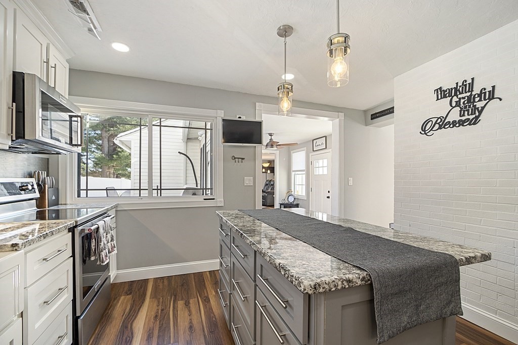 15 Davis Road Methuen, MA 01844 - Photo 6 of 23 Gallery Image 6