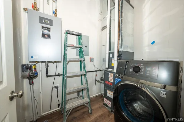 $2,100 | 2335 Main Street, Buffalo, NY 14214