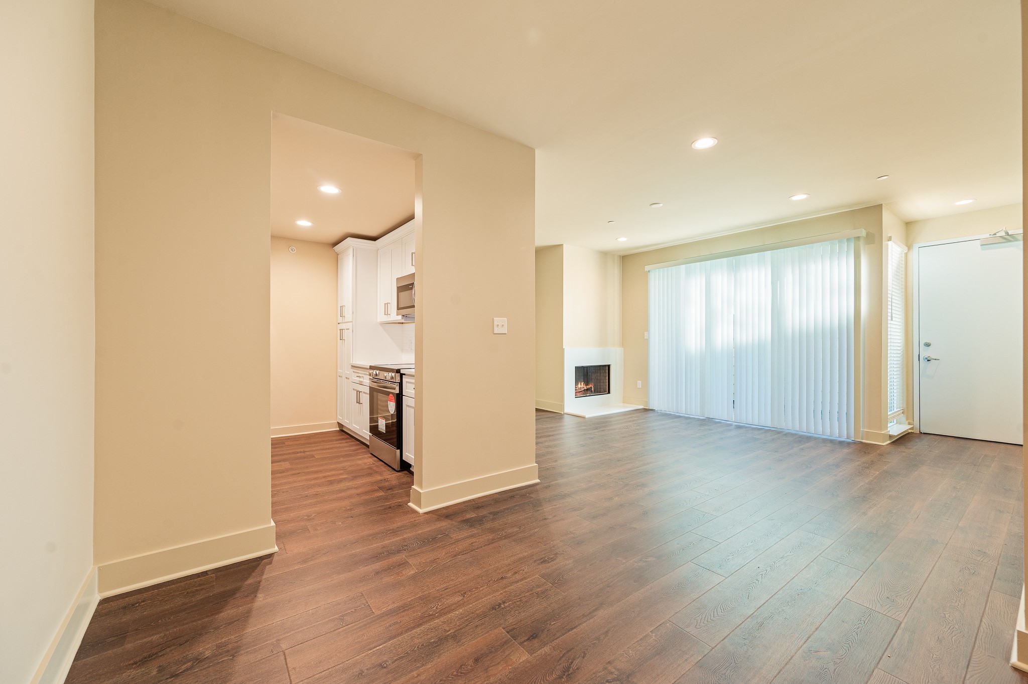 2829 Timmons Lane, Unit 201 Houston, TX 77027 - Photo 14 of 42 a view of a big room with wooden floor and windows