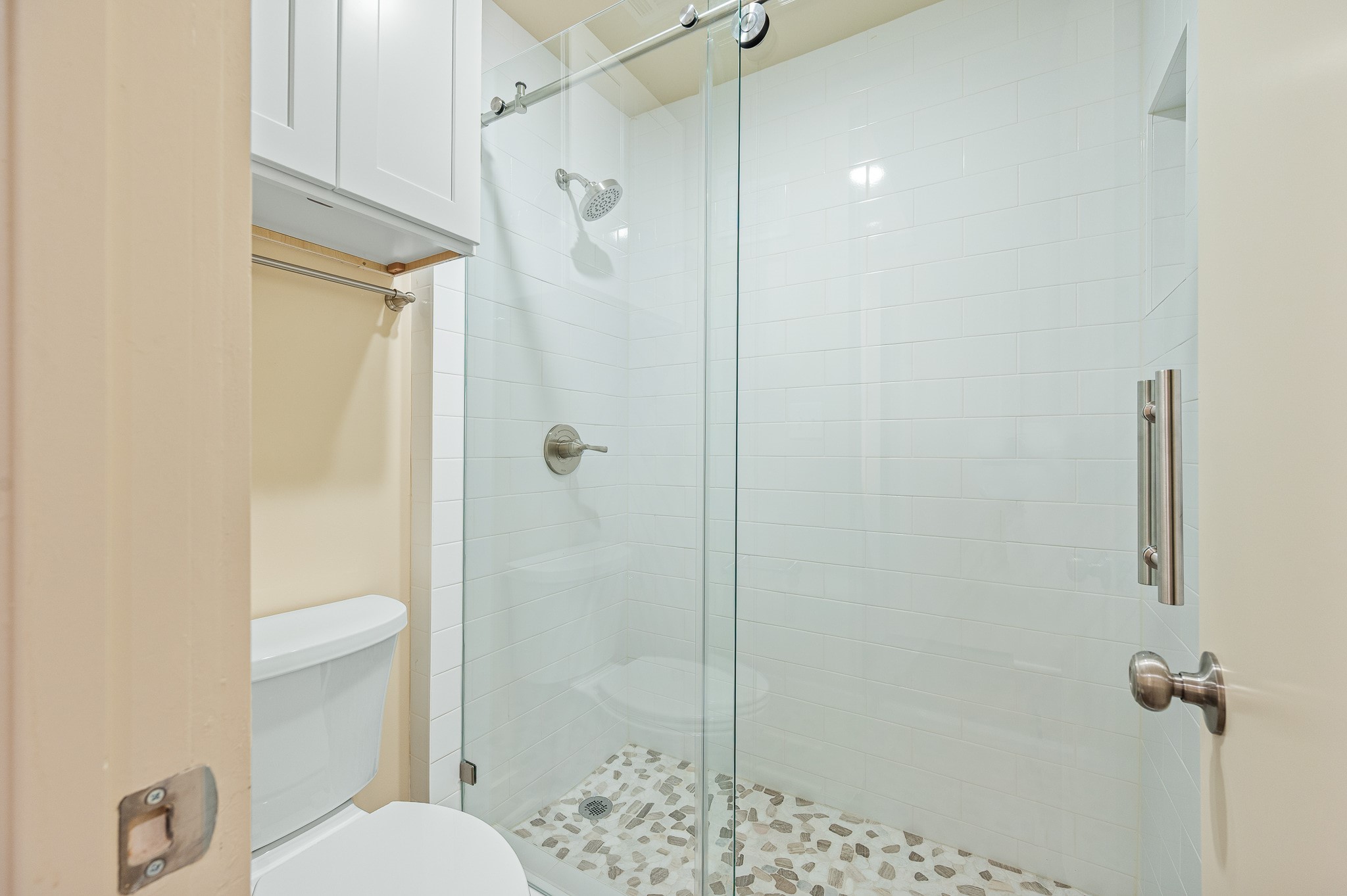 2829 Timmons Lane, Unit 201 Houston, TX 77027 - Photo 21 of 42 a bathroom with a shower and a toilet