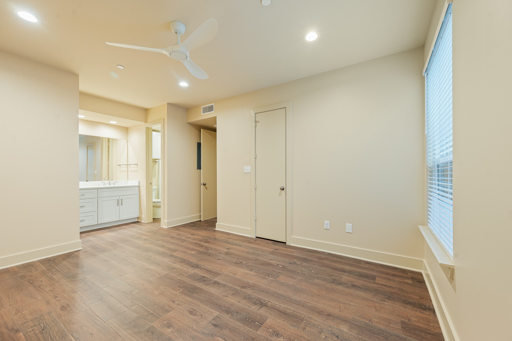 2829 Timmons Lane, Unit 201 Houston, TX 77027 - Photo 25 of 42 a view of a livingroom with wooden floor