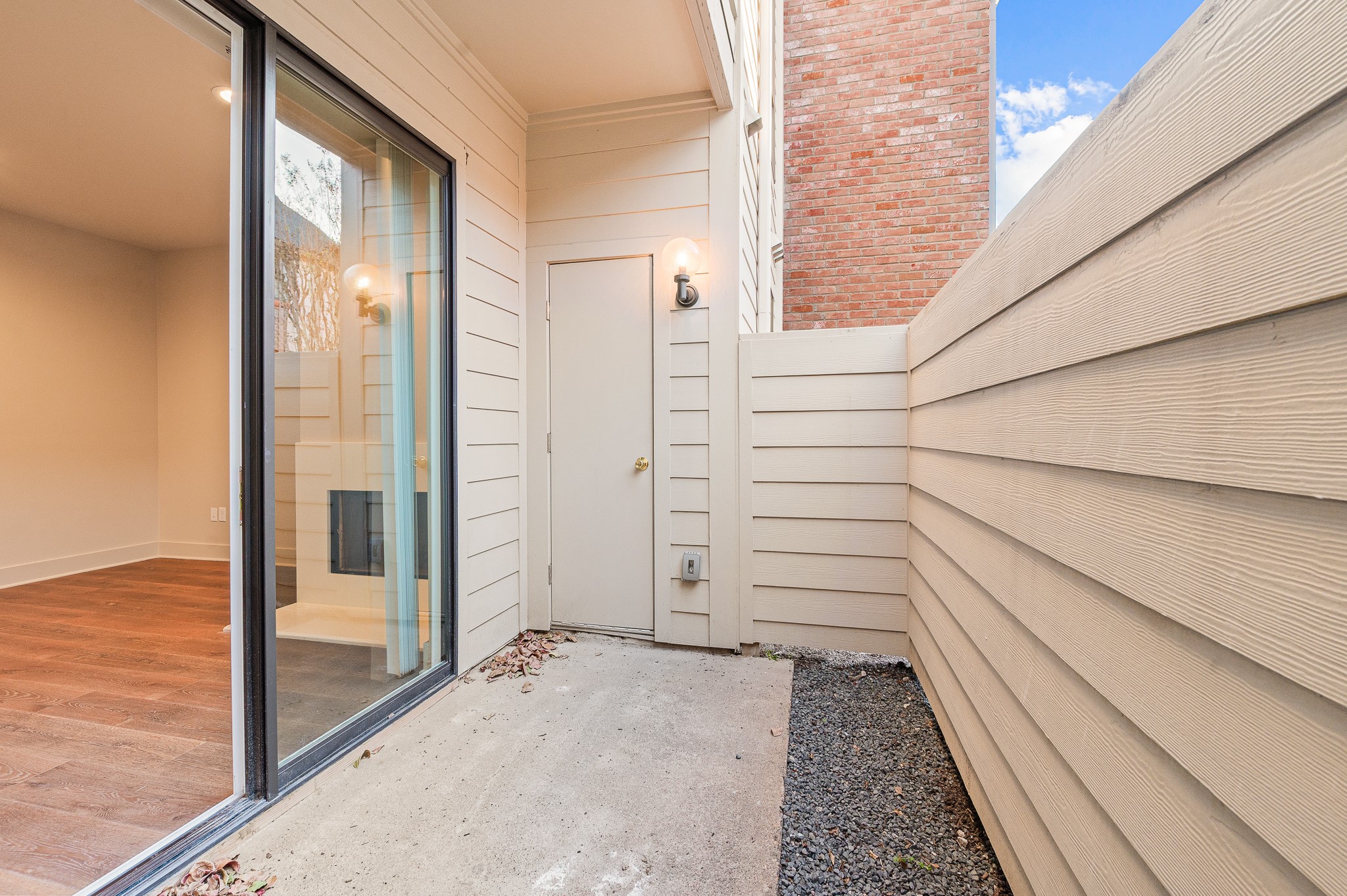 2829 Timmons Lane, Unit 201 Houston, TX 77027 - Photo 34 of 42 a view of wooden door