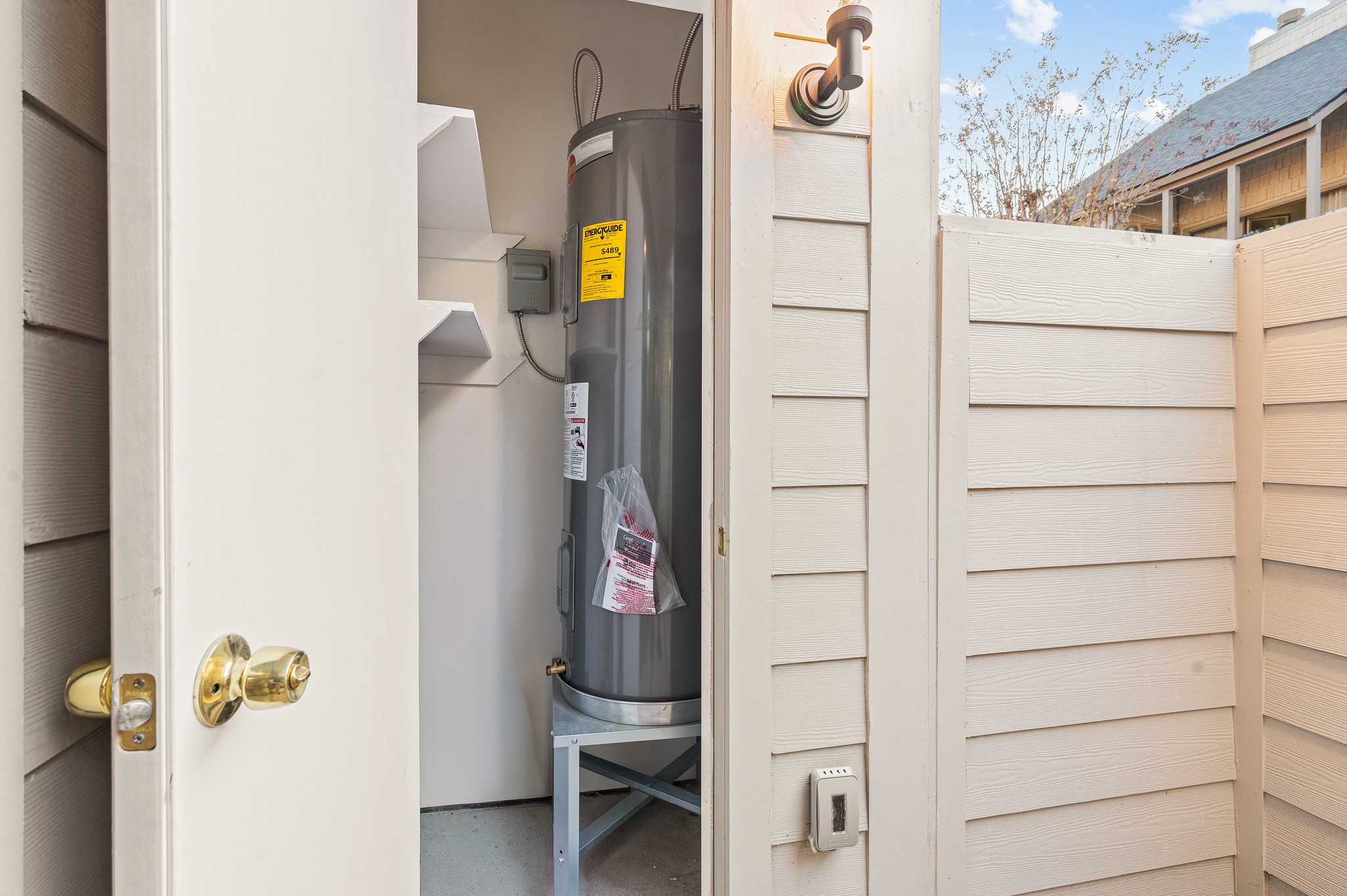 2829 Timmons Lane, Unit 201 Houston, TX 77027 - Photo 36 of 42 a utility room with dryer and washer