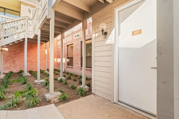 $229,900 | 2829 Timmons Lane, Unit 201, Houston, TX 77027