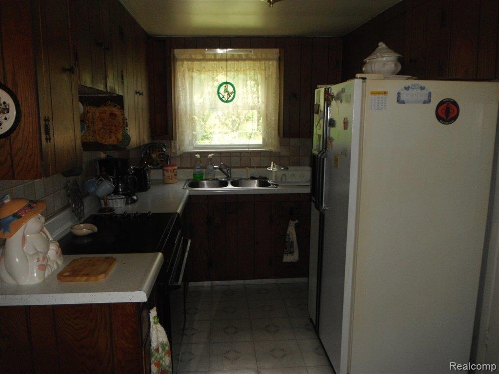 6674 Edwards Road Belleville, MI 48111 - Photo 4 of 8 6674 eDWARDS 006.jpg