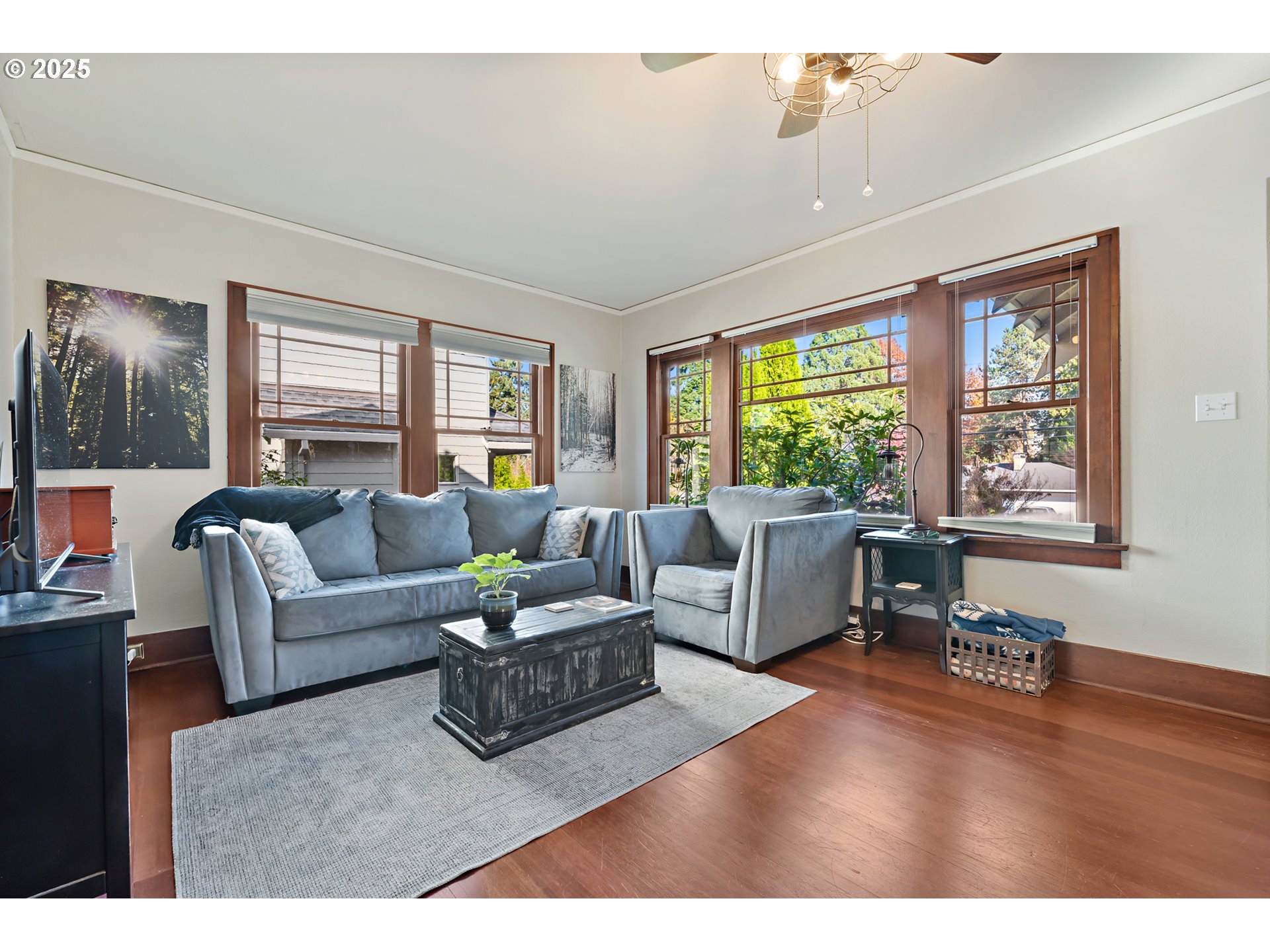 9670 Southwest Frewing Street Portland, OR 97223 - Photo 4 of 40 a living room with furniture and windows