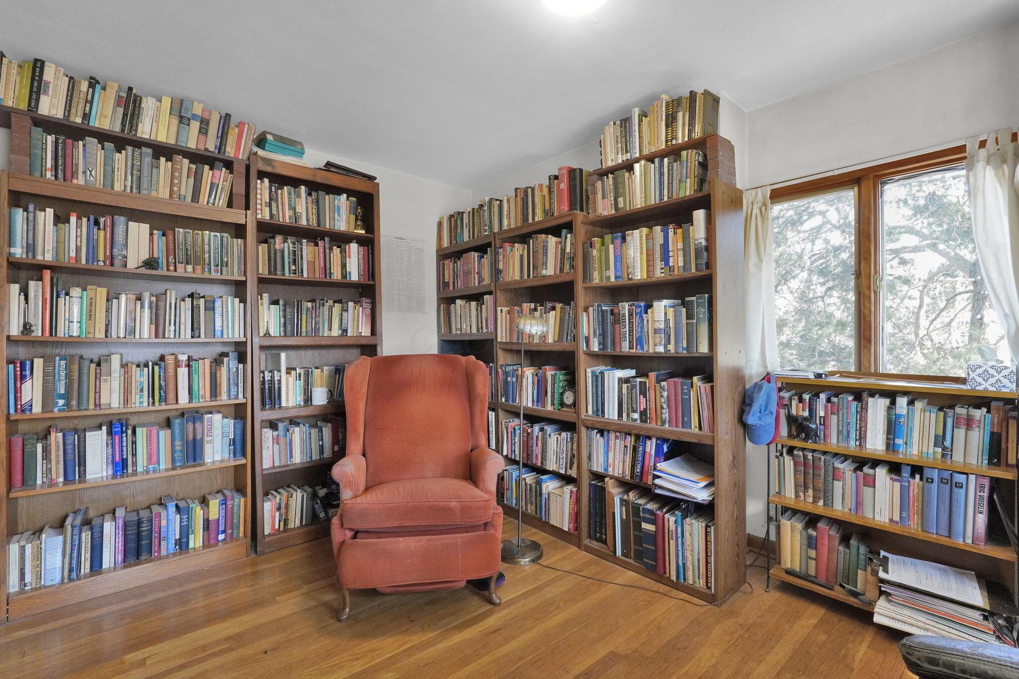 30 East Torrence Road Columbus, OH 43214 - Photo 25 of 36 Shelving does not convey