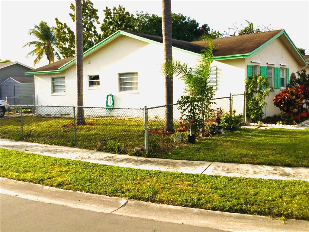 22779 Family Circle Boca Raton, FL 33428 - Photo 3 of 16