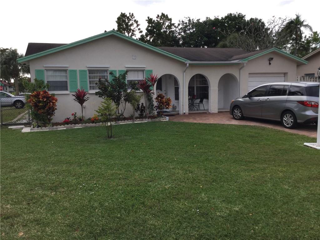 22779 Family Circle Boca Raton, FL 33428 - Photo 4 of 16