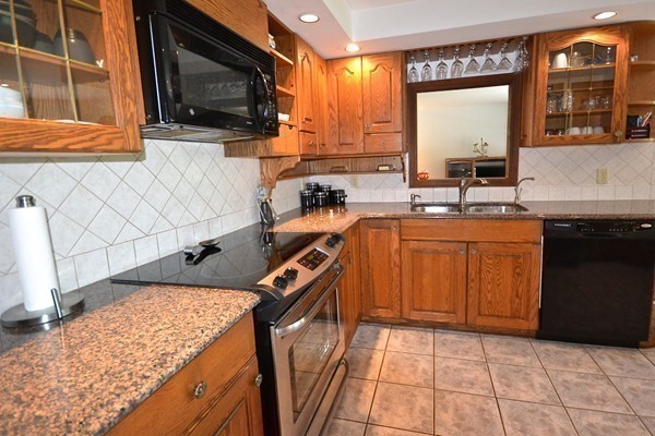 17 Deerfield Terrace Rochester, MA 02770 - Photo 8 of 28