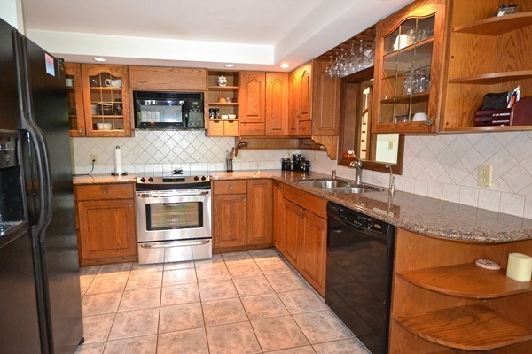 17 Deerfield Terrace Rochester, MA 02770 - Photo 9 of 28
