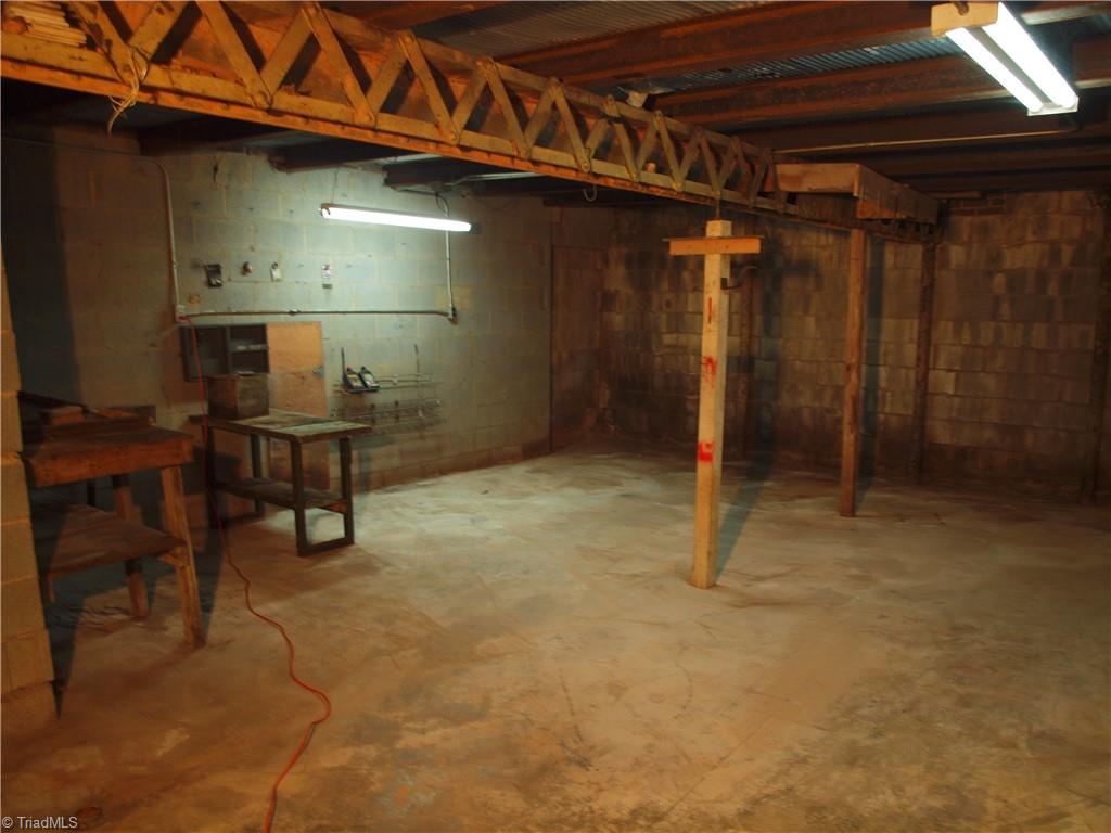 206 Oak Leaf Road Asheboro, NC 27205 - Photo 22 of 30 Basement Shop -1