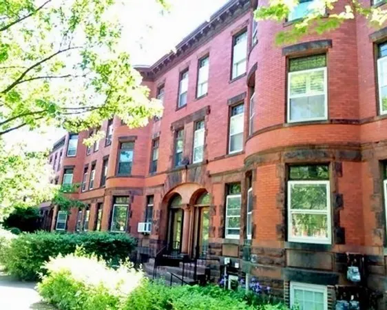 $2,800 | 1897 Beacon Street, Unit B1, Brookline, MA 02445
