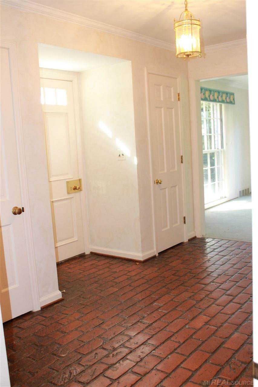 350 Moross Road Grosse Pointe, MI 48236 - Photo 17 of 70 31306320-16.JPG