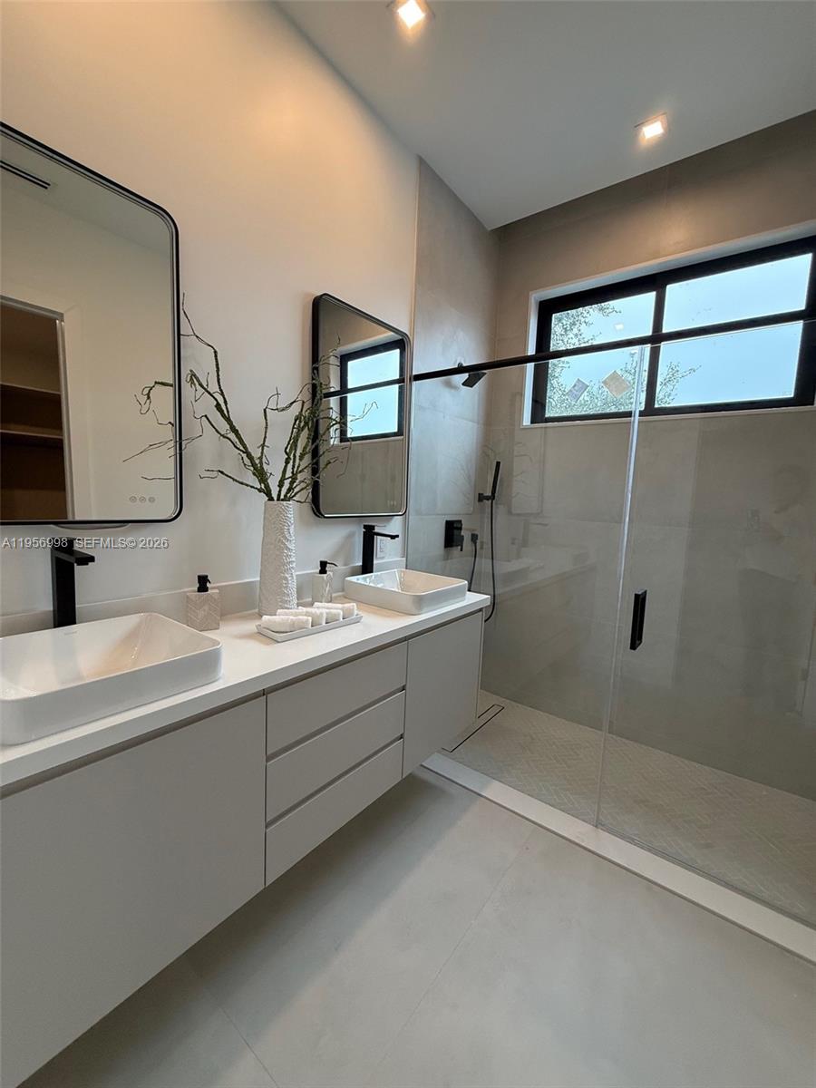 3200 Thomas Avenue Miami, FL 33133 - Photo 23 of 32