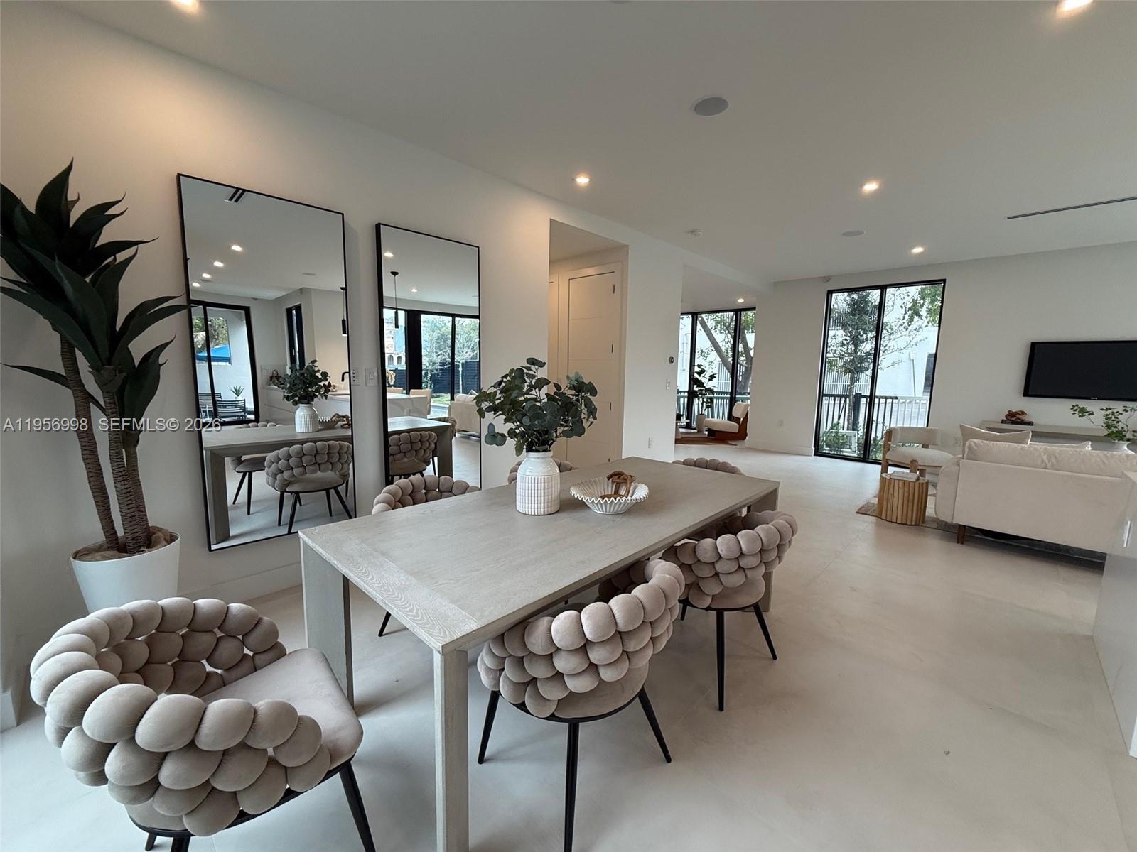 3200 Thomas Avenue Miami, FL 33133 - Photo 3 of 32