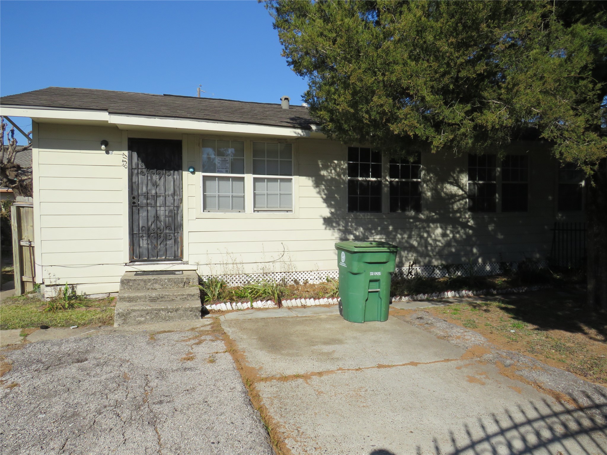 8319 Garland Street Houston, TX 77017 - Photo 2 of 16