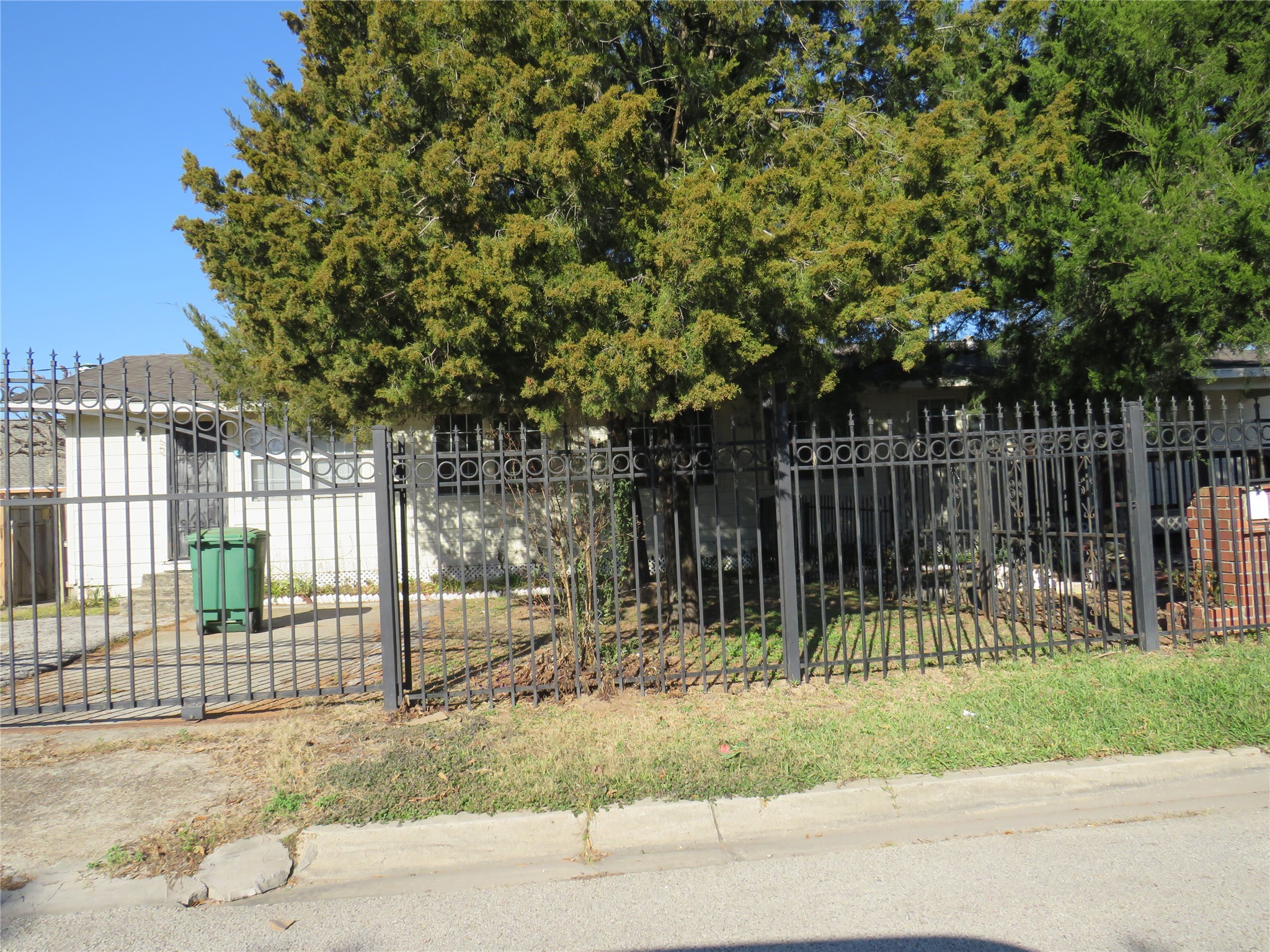 8319 Garland Street Houston, TX 77017 - Photo 3 of 16