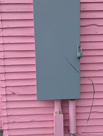 a close view of door in the kitchen