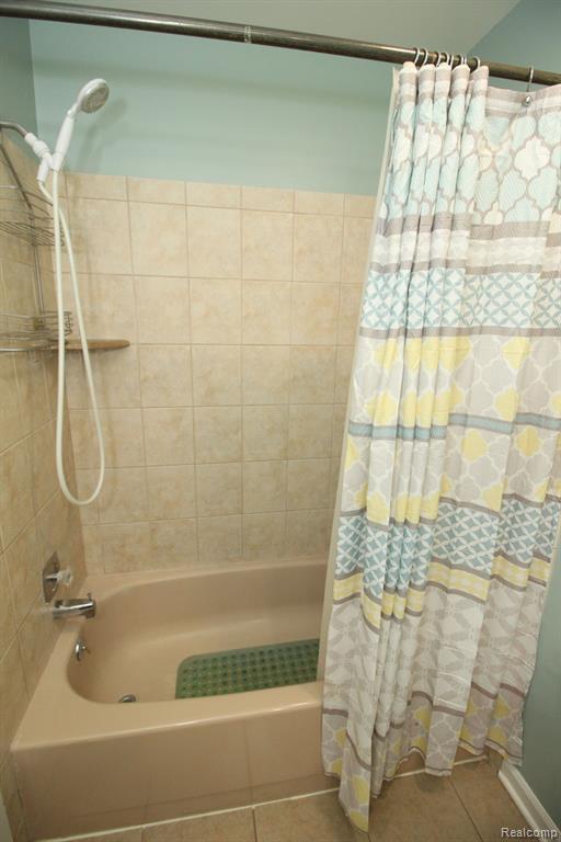 24644 Spring Lane Harrison Township, MI 48045 - Photo 23 of 28