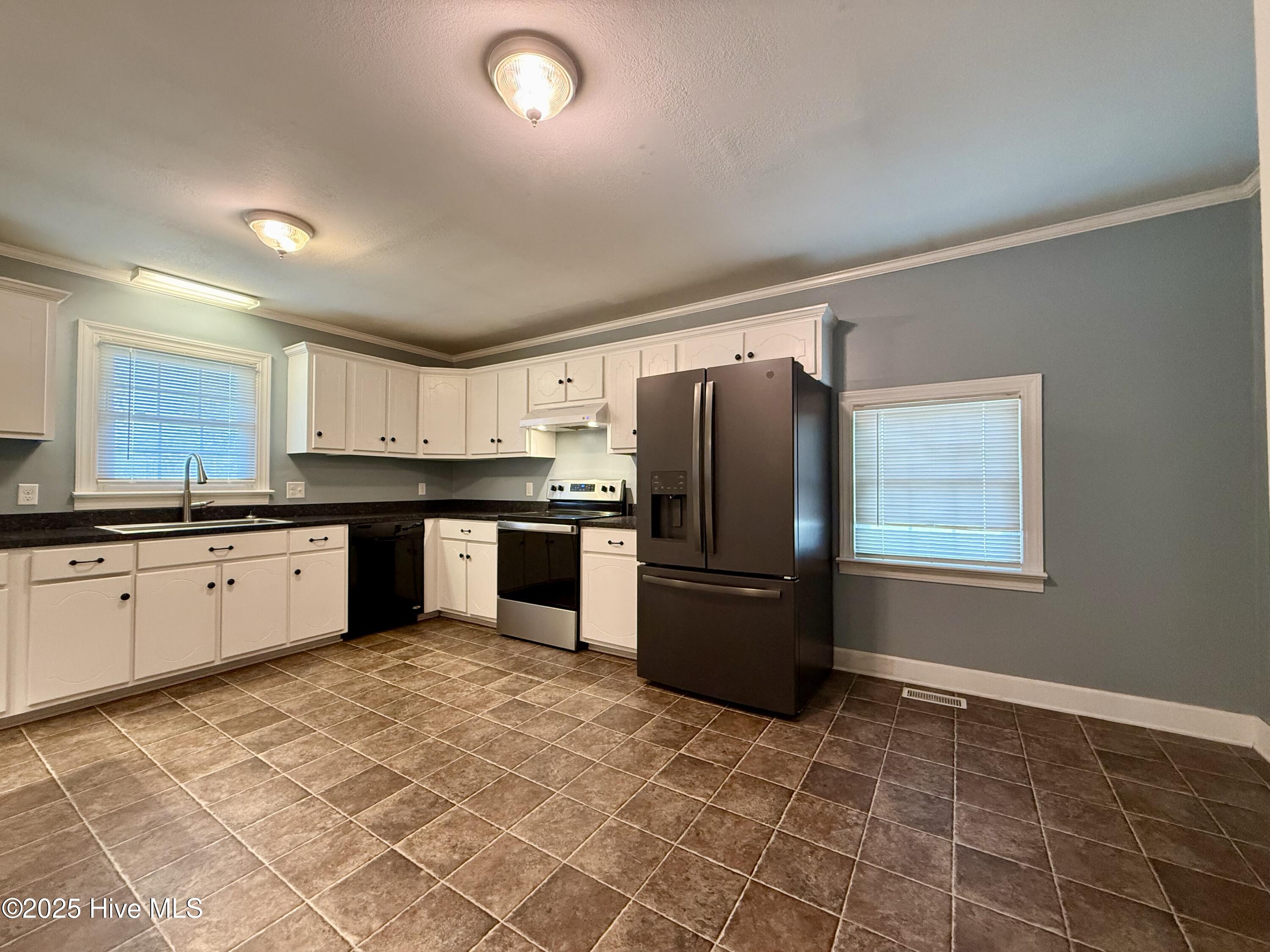 1233 Bear Grass Road Williamston, NC 27892 - Photo 19 of 61 Kitchen