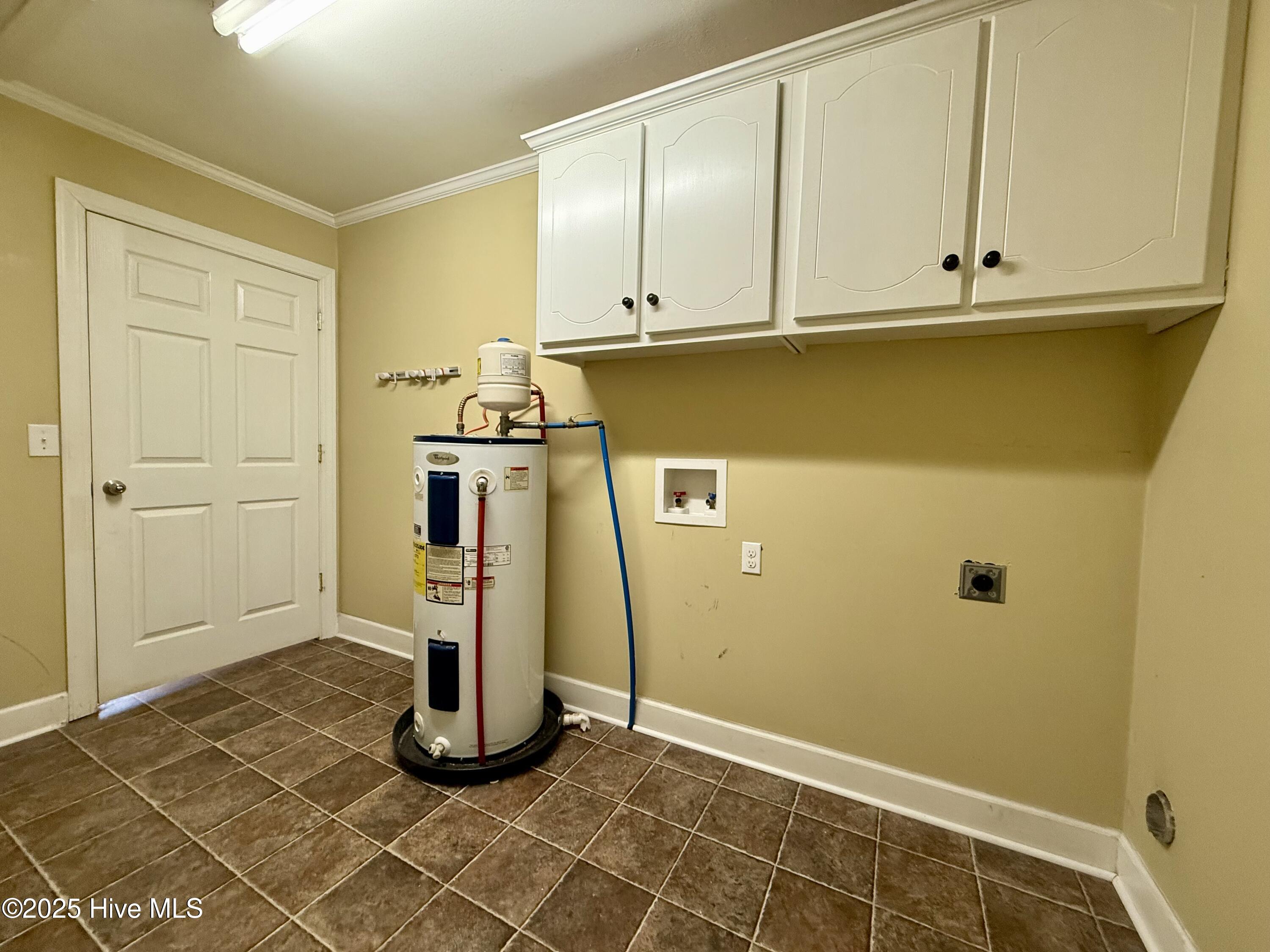 1233 Bear Grass Road Williamston, NC 27892 - Photo 31 of 61 Laundry Room/Pantry