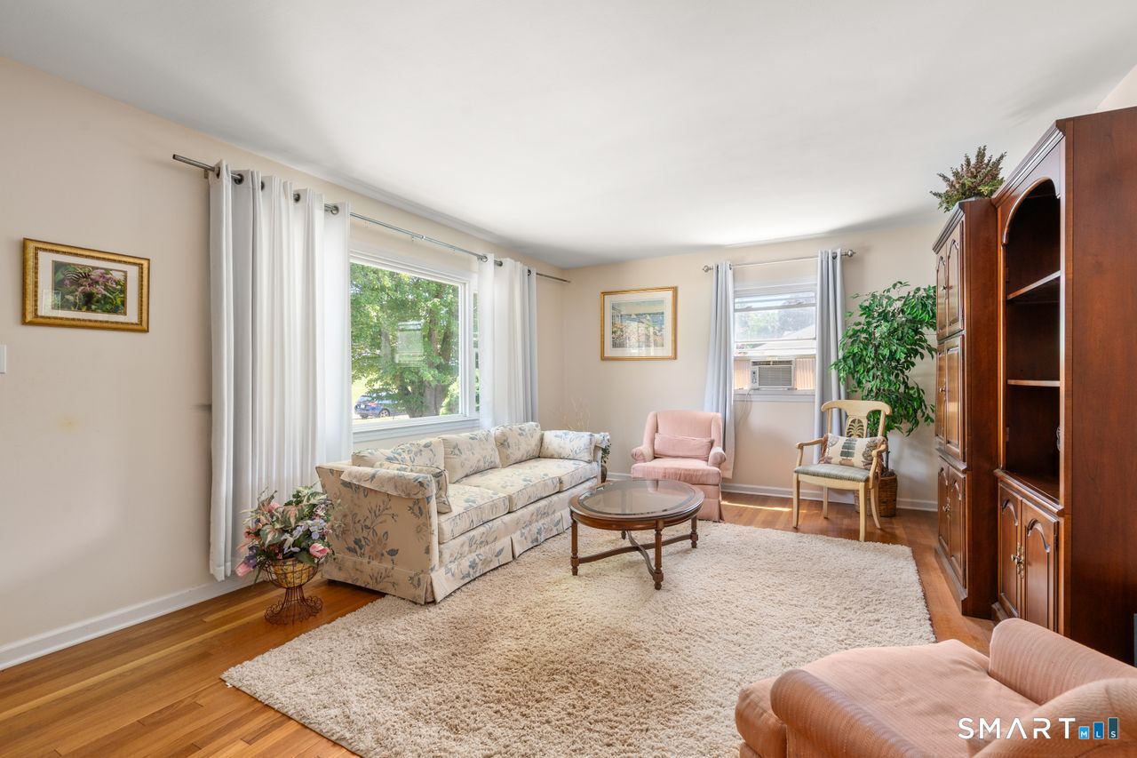 9 Stanton Road North Haven, CT 06473 - Photo 5 of 35 a living room with furniture and a window