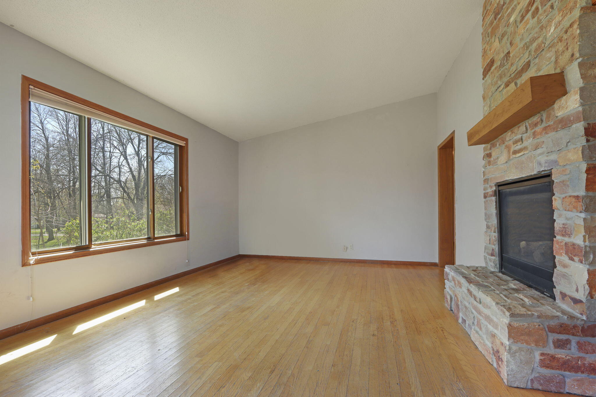 N1420 Cedar Road Bloomfield, WI 53147 - Photo 7 of 33 h