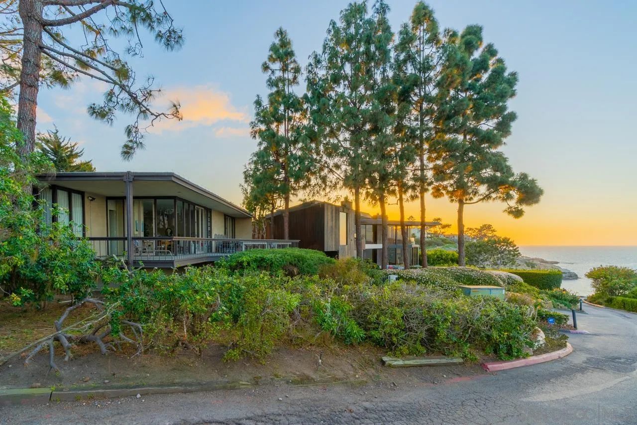 1595 Coast Walk La Jolla, CA 92037 - Photo 5 of 24 a front view of a house with a yard
