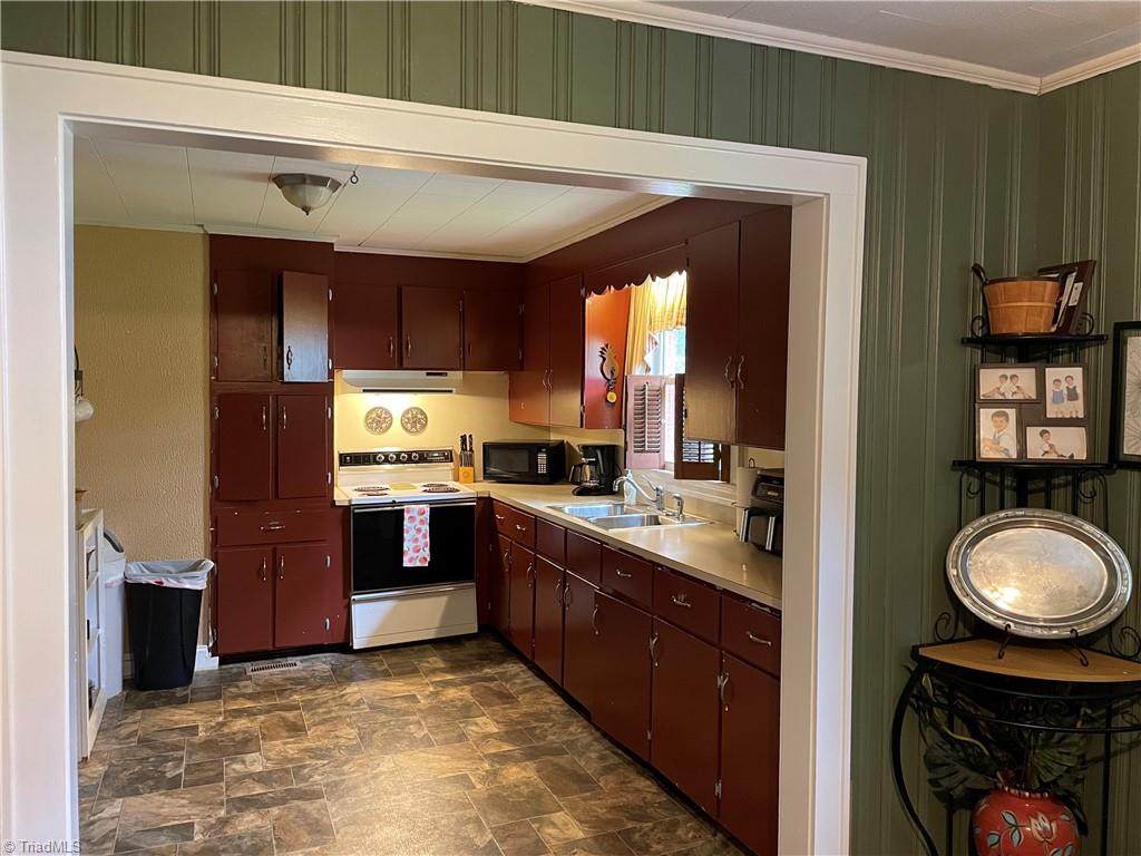 212 Oaklawn Road Mount Airy, NC 27030 - Photo 8 of 15 Gallery Image 8