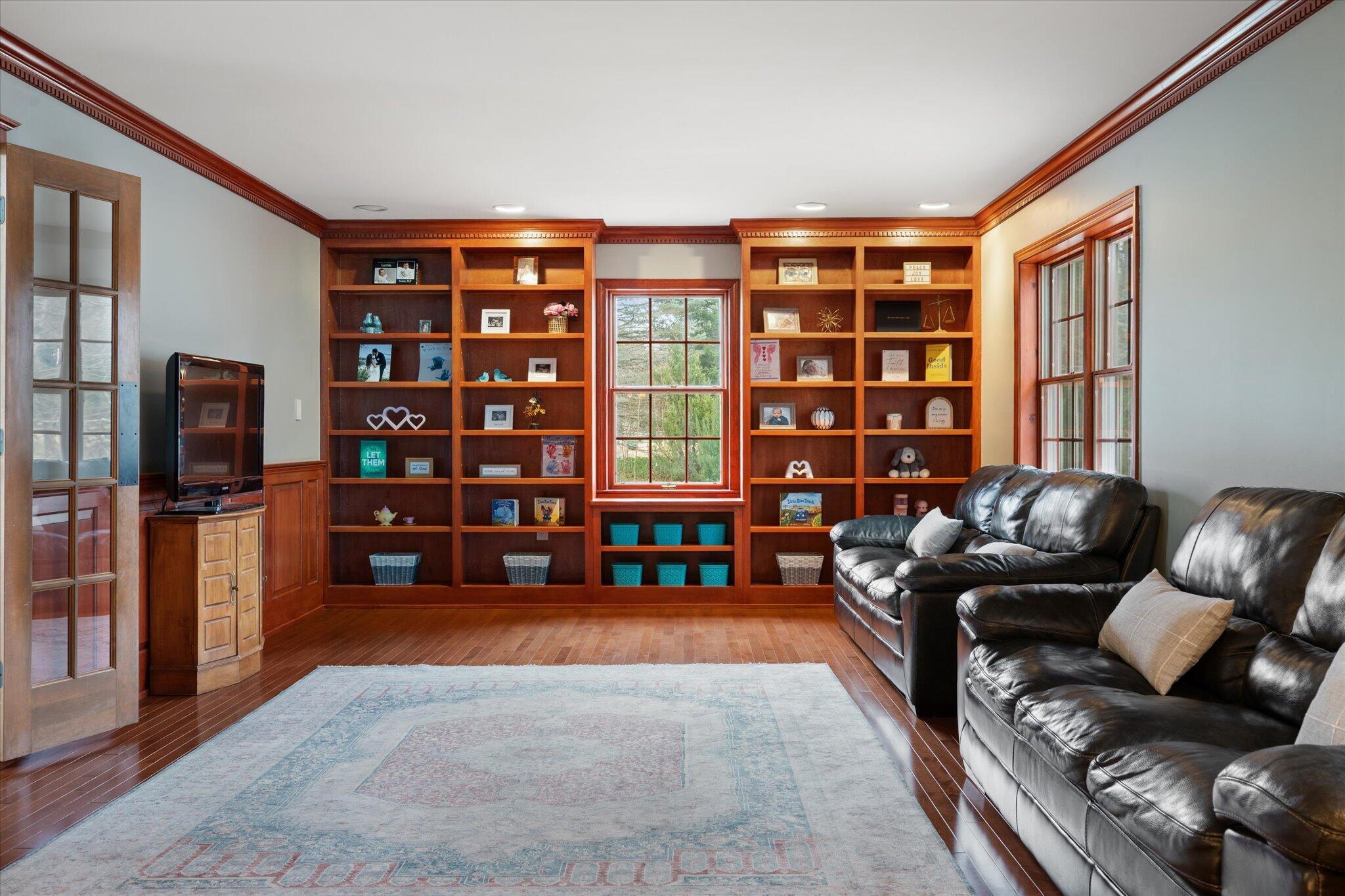 43 Darling Parke Drive Bangor, ME 04401 - Photo 19 of 110 19-Family Room