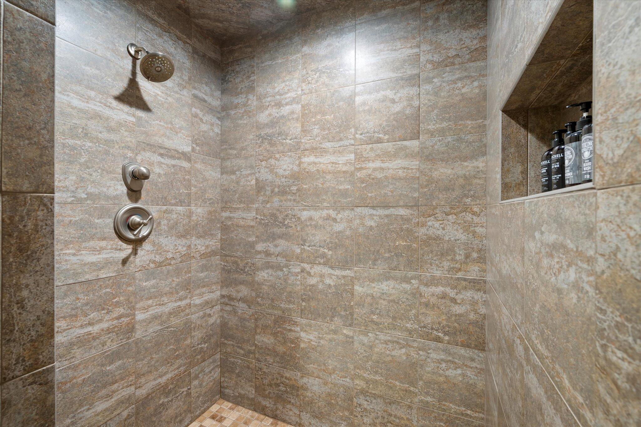 43 Darling Parke Drive Bangor, ME 04401 - Photo 35 of 110 35-Primary Bathroom