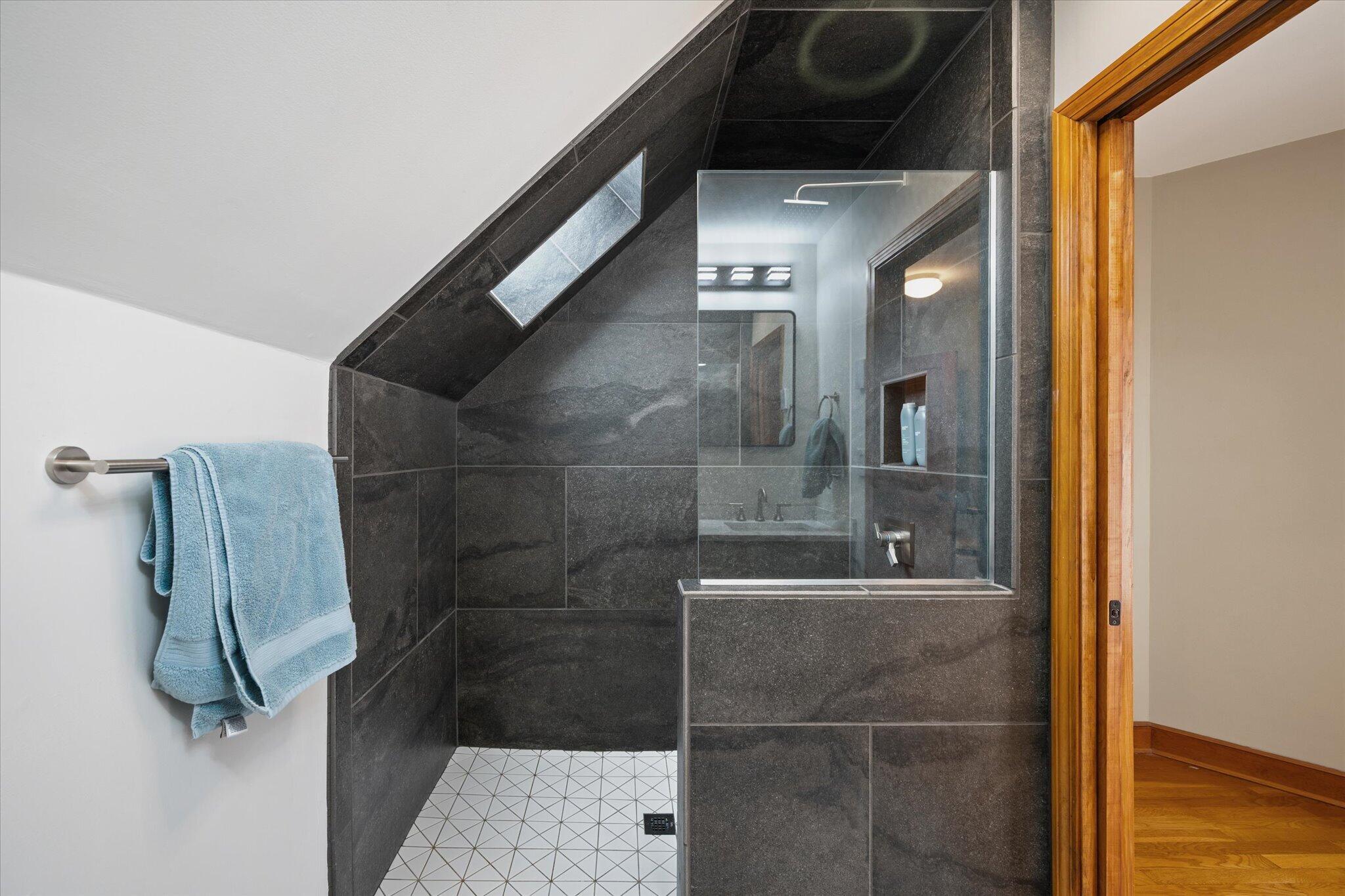 43 Darling Parke Drive Bangor, ME 04401 - Photo 54 of 110 54-3rd Flr Bathroom