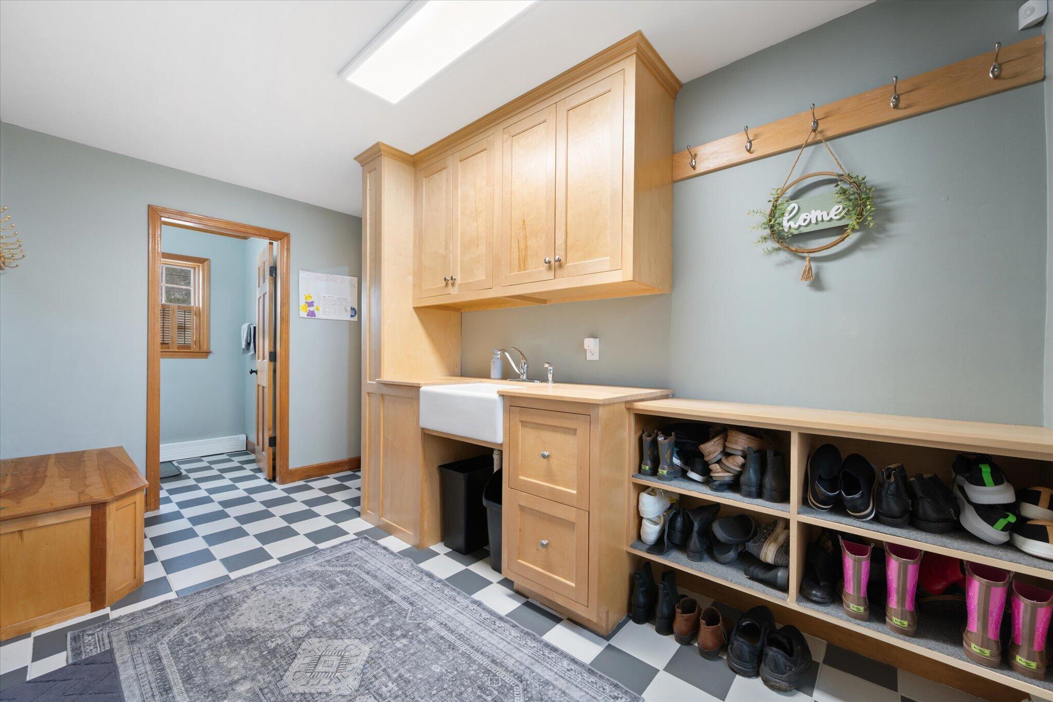 43 Darling Parke Drive Bangor, ME 04401 - Photo 59 of 110 59-Mudroom