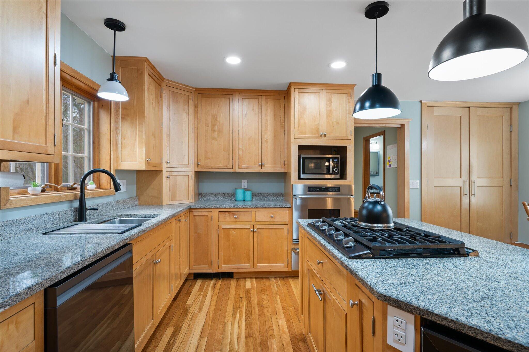 43 Darling Parke Drive Bangor, ME 04401 - Photo 9 of 110 09-Kitchen
