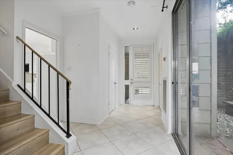 $449,000 | 201 Vanderpool Lane, Unit 105, Houston, TX 77024
