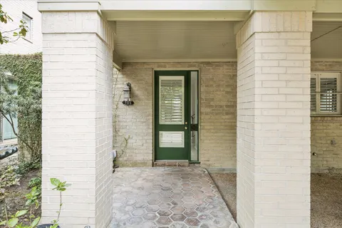 $449,000 | 201 Vanderpool Lane, Unit 105, Houston, TX 77024