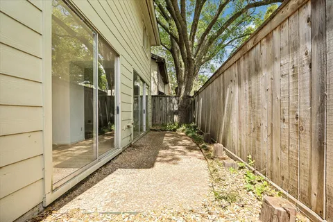 $449,000 | 201 Vanderpool Lane, Unit 105, Houston, TX 77024