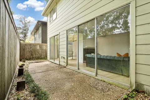 $449,000 | 201 Vanderpool Lane, Unit 105, Houston, TX 77024