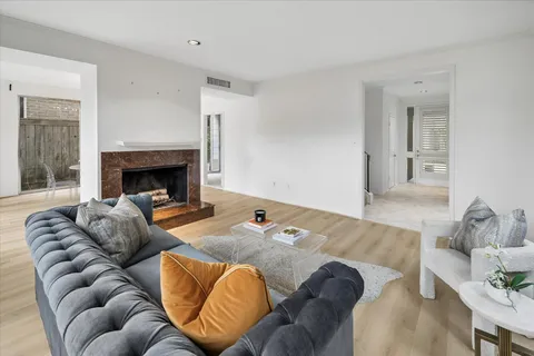 $449,000 | 201 Vanderpool Lane, Unit 105, Houston, TX 77024