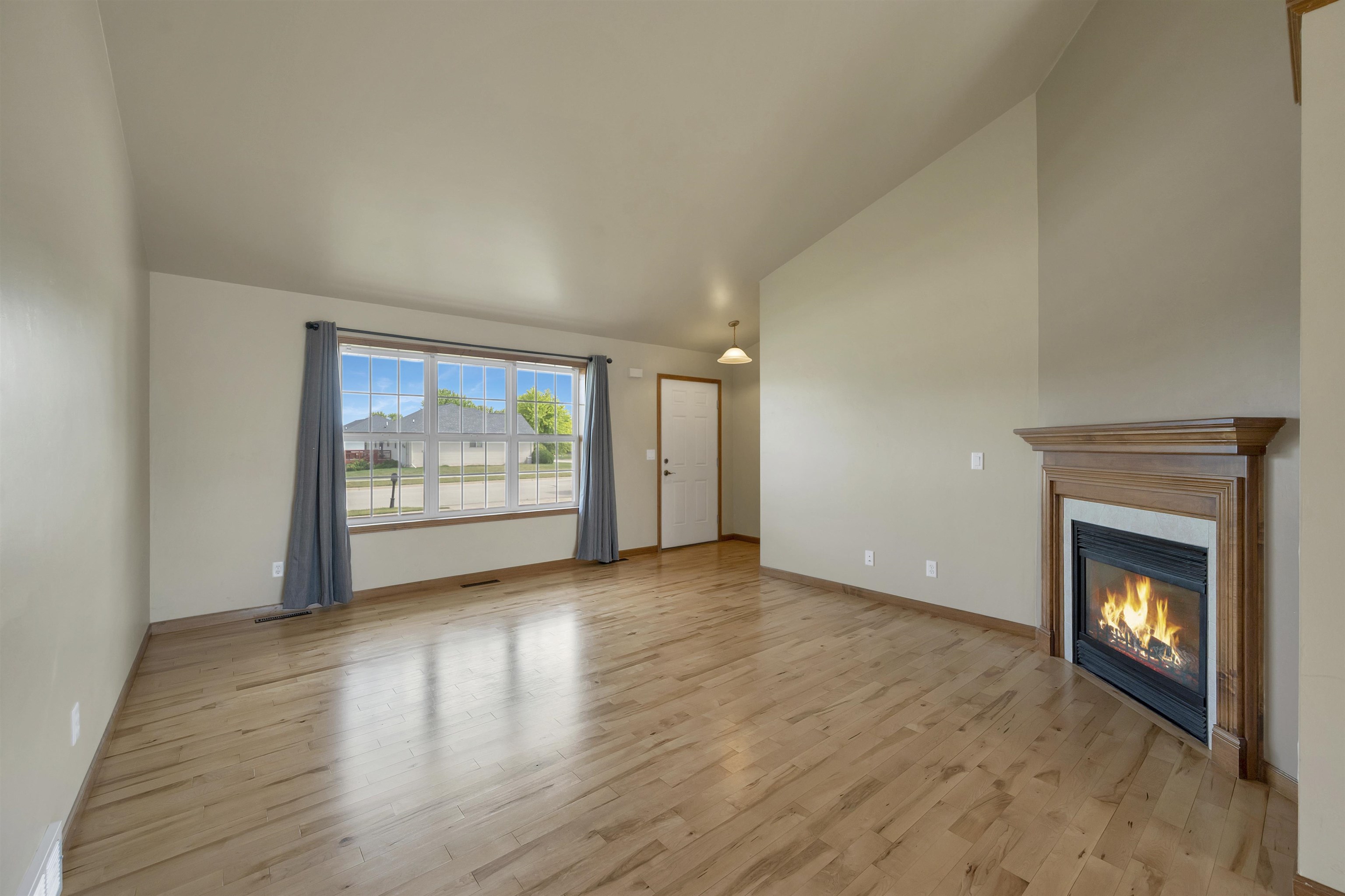 2352 Oak Ridge Circle De Pere, WI 54115 - Photo 5 of 49 Gallery Image 5