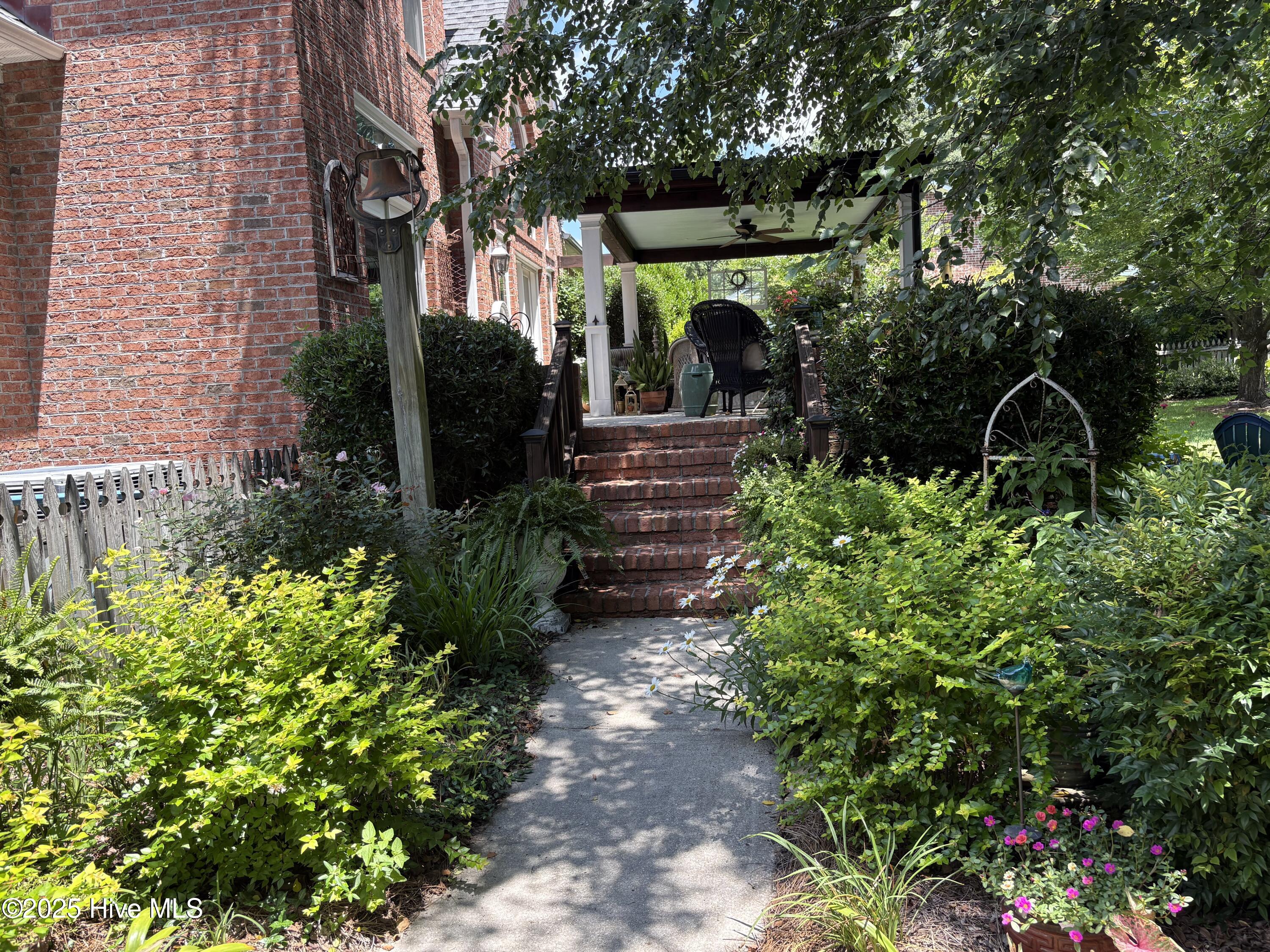 1009 Colleton Way New Bern, NC 28562 - Photo 36 of 37 Walkway to back porch