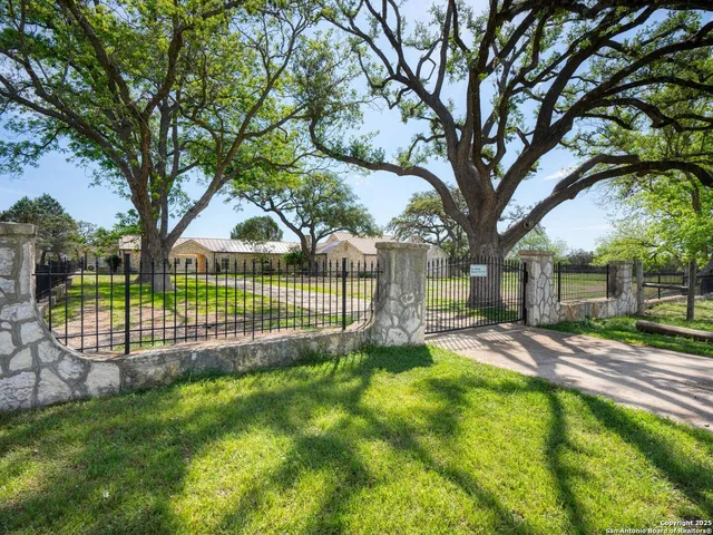 $1,999,900 | 2835 Palomino Springs, Bandera, TX 78003