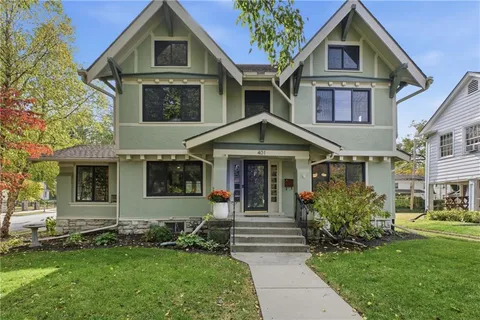 $700,000 | 401 Huntington Road, Kansas City, MO 64113