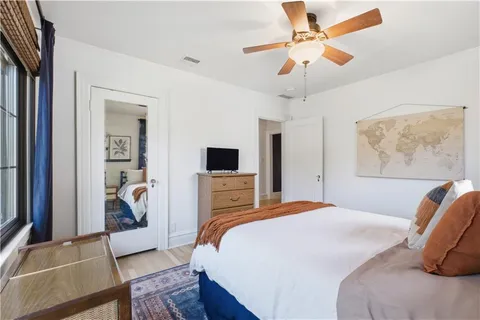 $700,000 | 401 Huntington Road, Kansas City, MO 64113