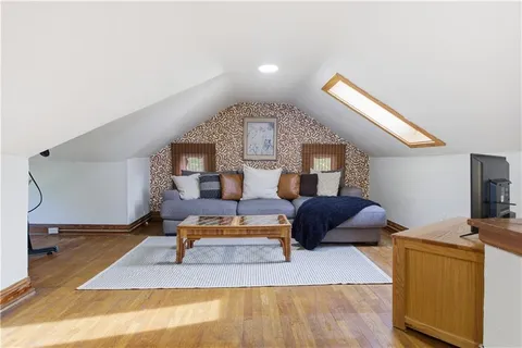 $700,000 | 401 Huntington Road, Kansas City, MO 64113